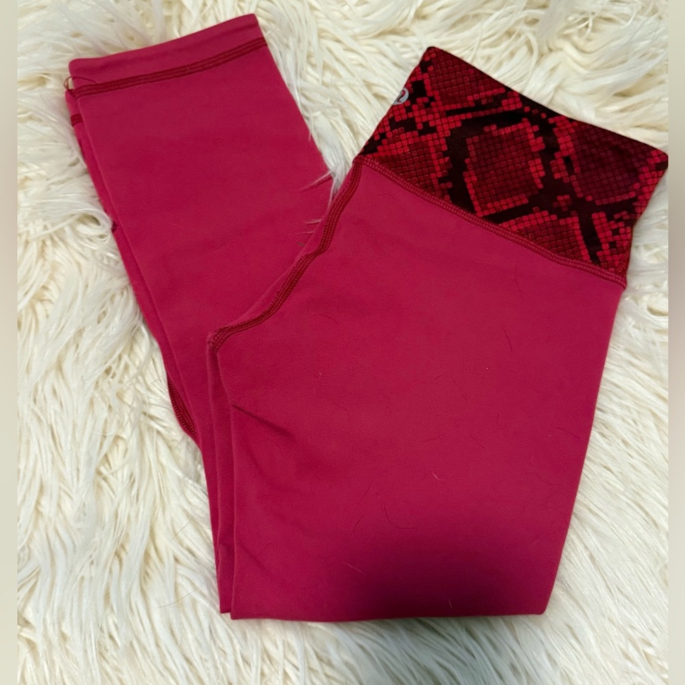 Lululemon reversible cropped wunder under size 6